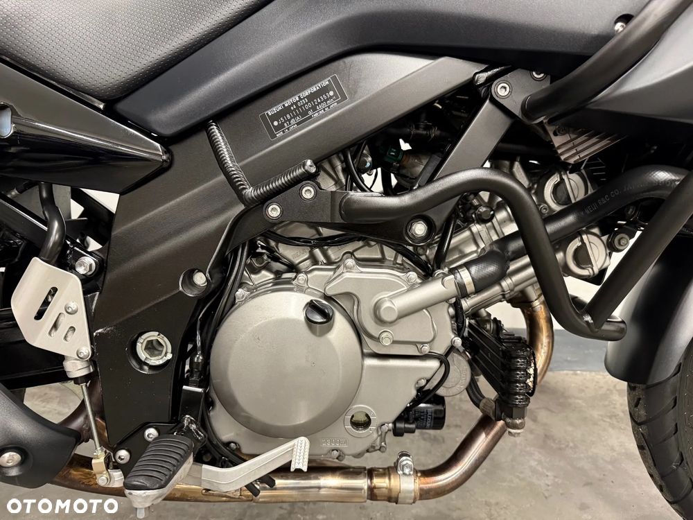 Suzuki V-STROM - 12