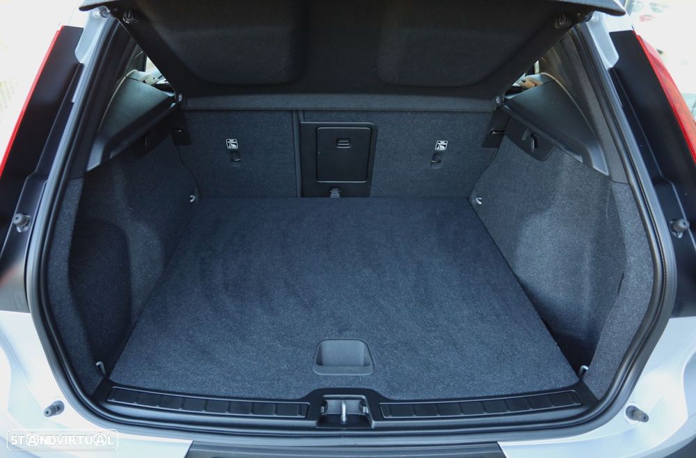 Volvo XC 40 2.0 D3 Momentum Plus - 19
