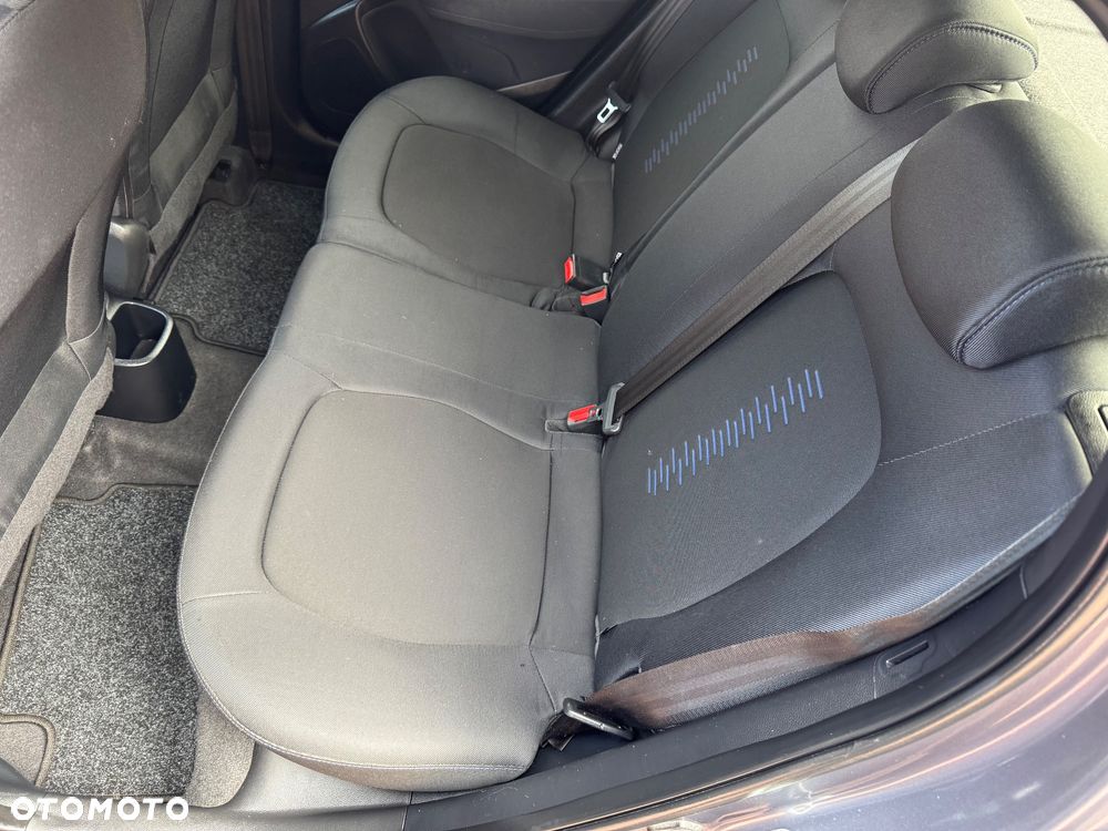 Hyundai i10 1.0 - 11