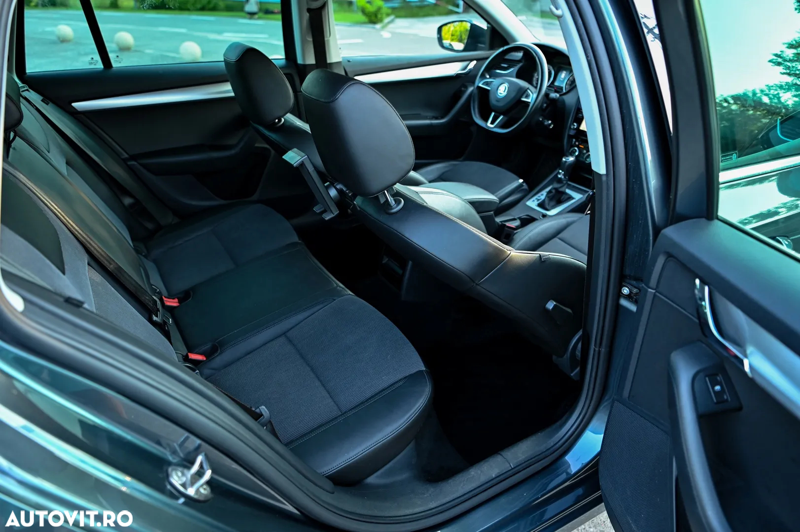 Skoda Octavia Combi Diesel 1.6 TDI DSG Style - 10