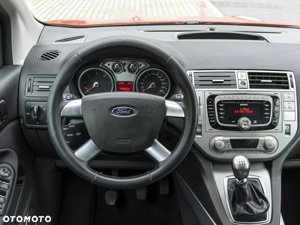 Ford Kuga 2.0 TDCi 2x4 Titanium - 16