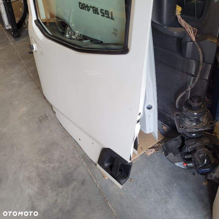 DRZWI LEWE RENAULT RANGE T GAMA - 2