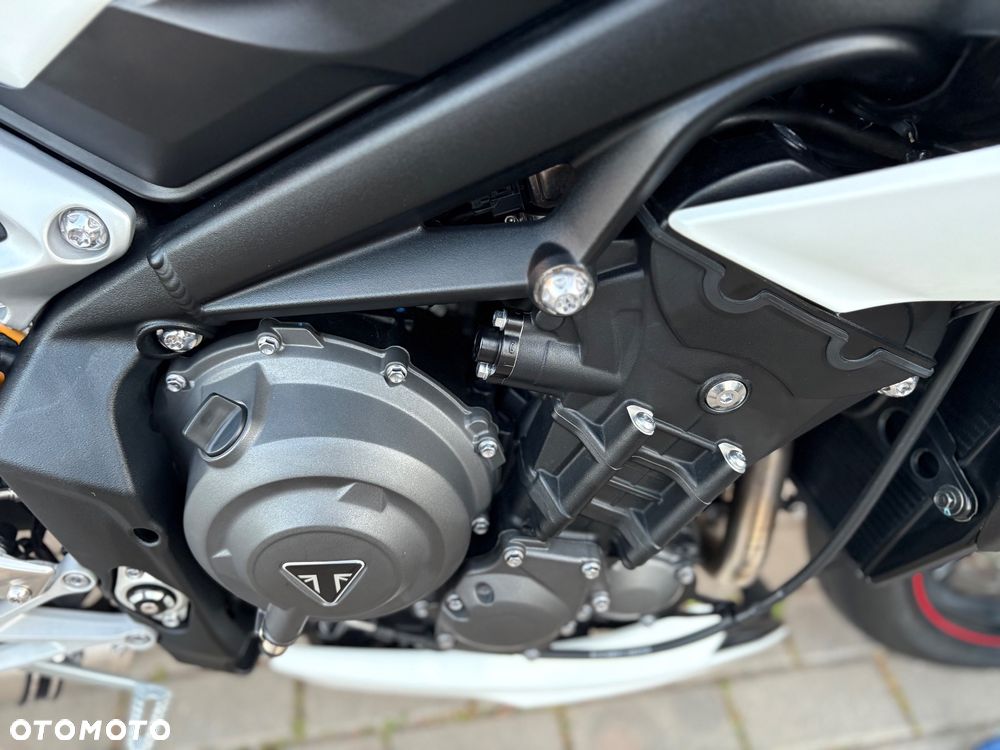 Triumph Street Triple - 17