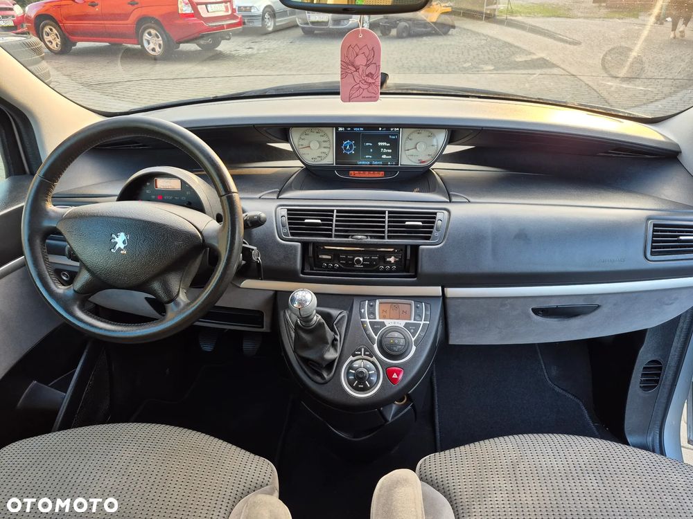Peugeot 807 HDi 135 Active - 12