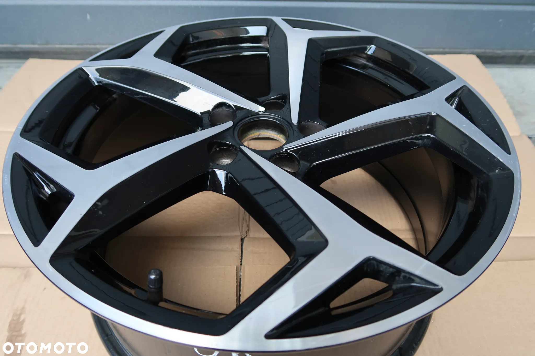 C41 FELGA VW PASSAT 3G0601025BG 8X18ET44 - 2