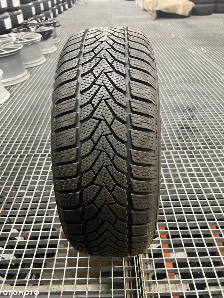 Opona zimowa Uniroyal WinterExpert 215/55R17 98 V