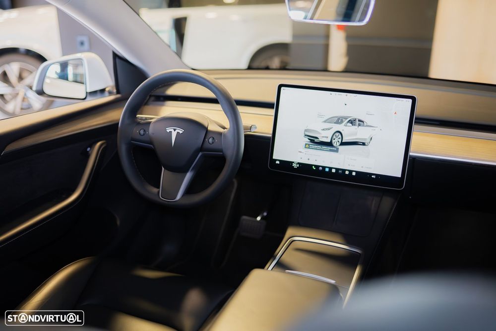 Tesla Model Y Long Range Dual Motor AWD - 28