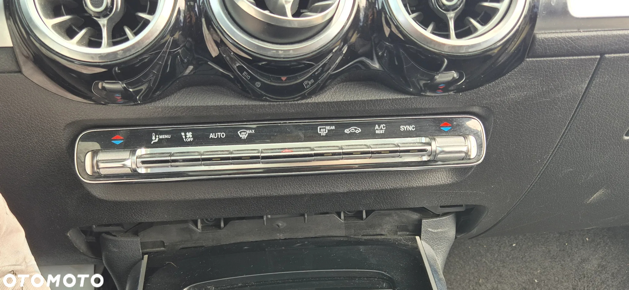 Mercedes-Benz GLB 200 d 4-Matic AMG Line 8G-DCT - 37