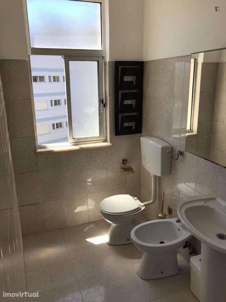 Quarto - localizado em Alcântara Lisbon - Grande imagem: 5/7
