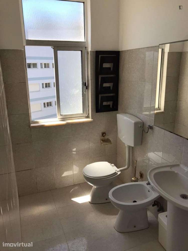 Quarto - localizado em Alcântara Lisbon - Grande imagem: 2/8
