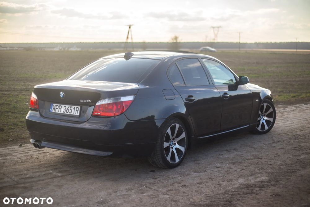 BMW Seria 5 550i - 4