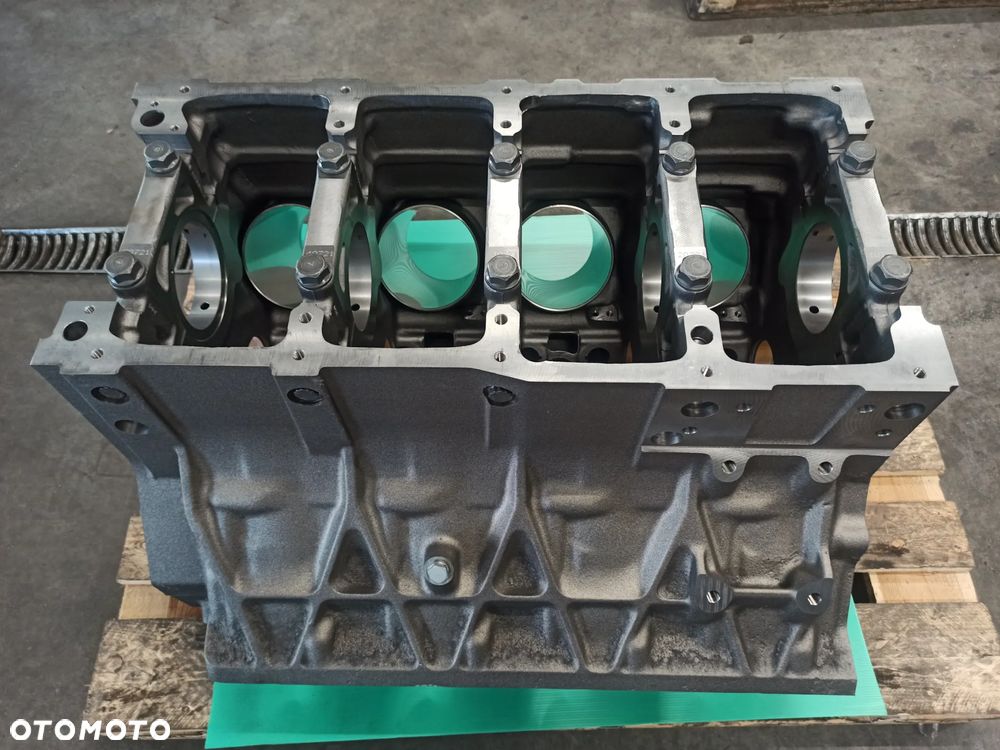 Nowy Blok Silnika Mercedes-Benz OM502 V8 Liebherr, Claas - 5