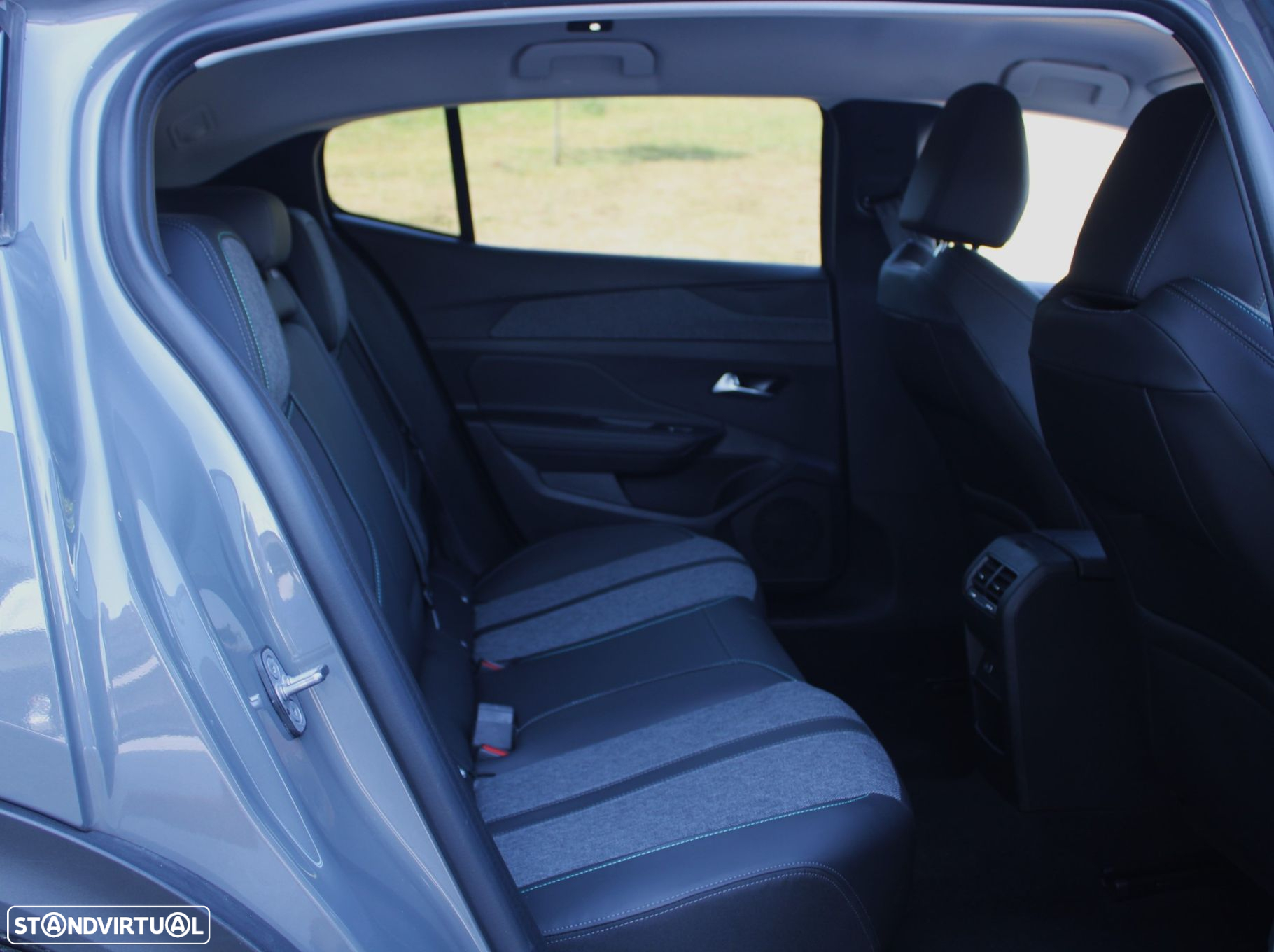 Peugeot 408 1.6 Hybrid Allure e-EAT8 - 40