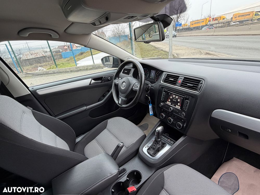 Volkswagen Jetta - 37