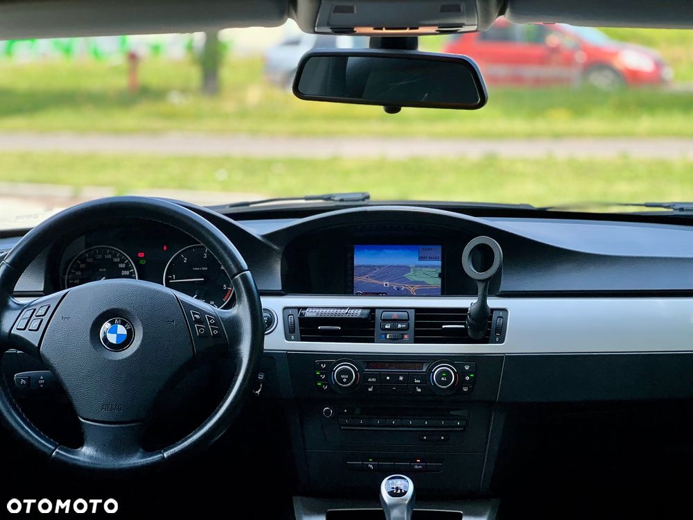 BMW Seria 3 318d - 26