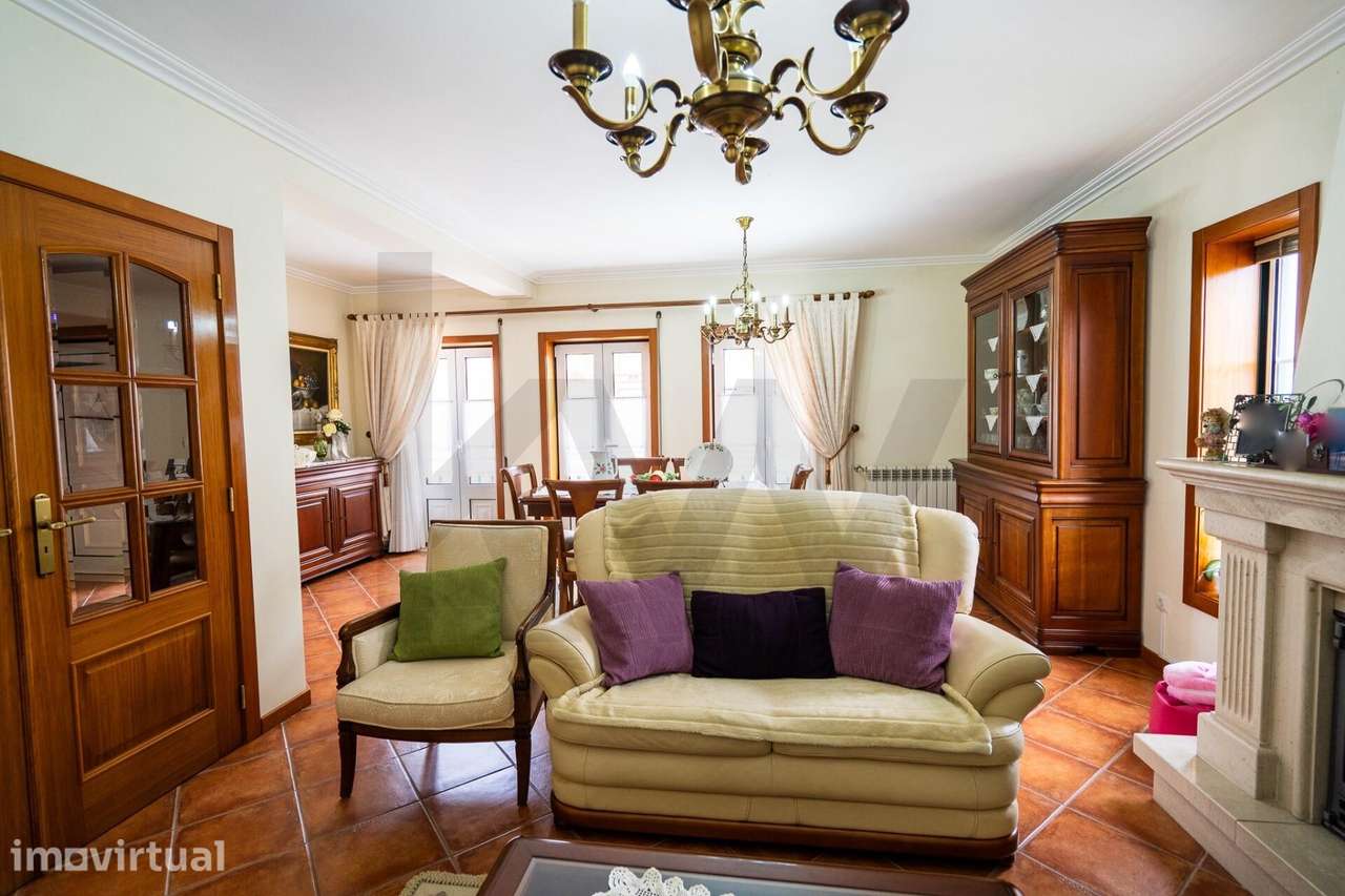Moradia T4 Isolada com Jardim, Garagem e Cave Multiusos a 5 Minutos do - Grande imagem: 3/60