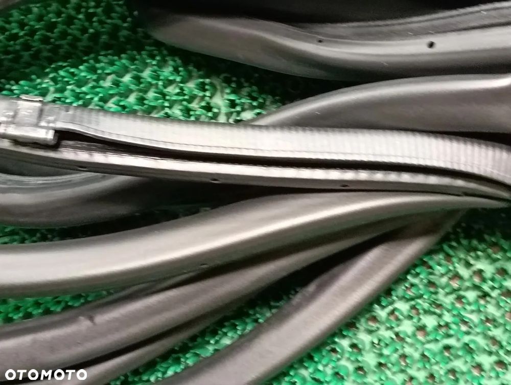 LEXUS ES gen VII od 2018r  Uszczelka Drzwi z Karoserii - 3