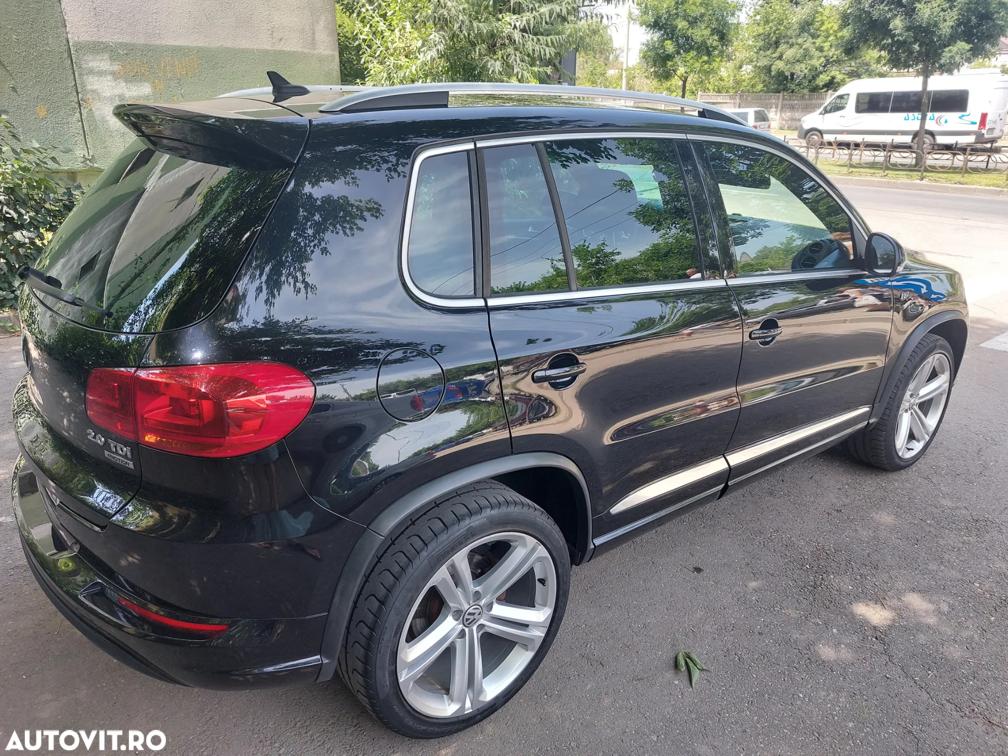 Volkswagen Tiguan 2.0 TDI DPF BlueMotion Technology Sport & Style - 15