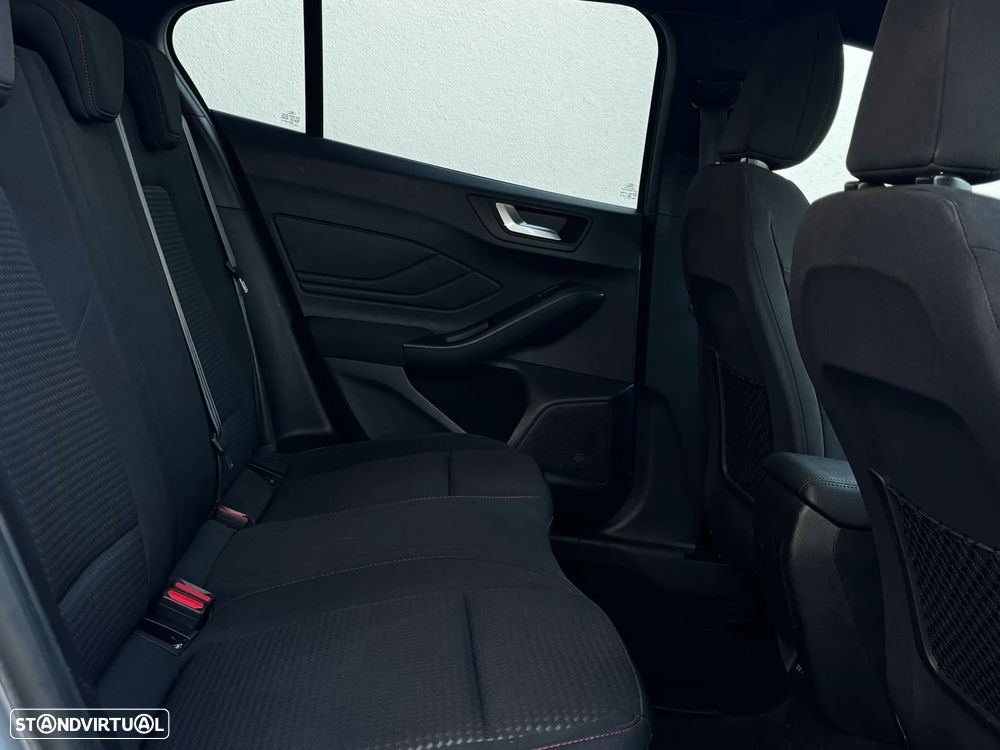 Ford Focus 1.0 EcoBoost S&S ST-LINE - 12