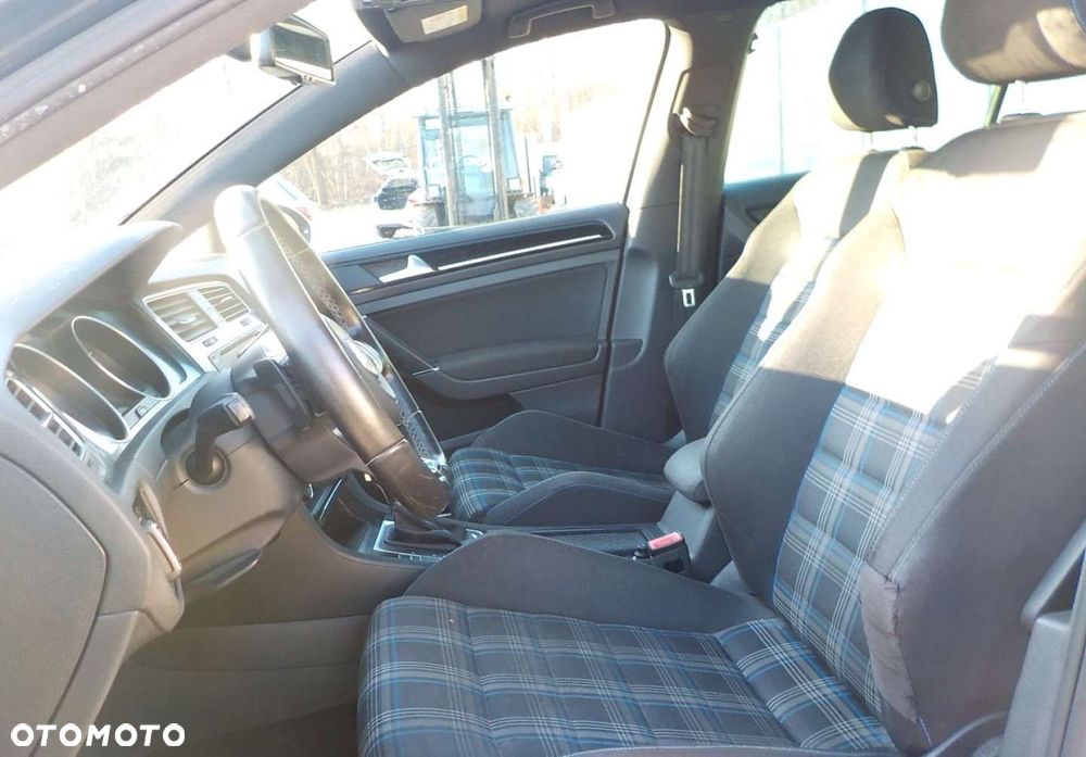 Volkswagen Golf - 20