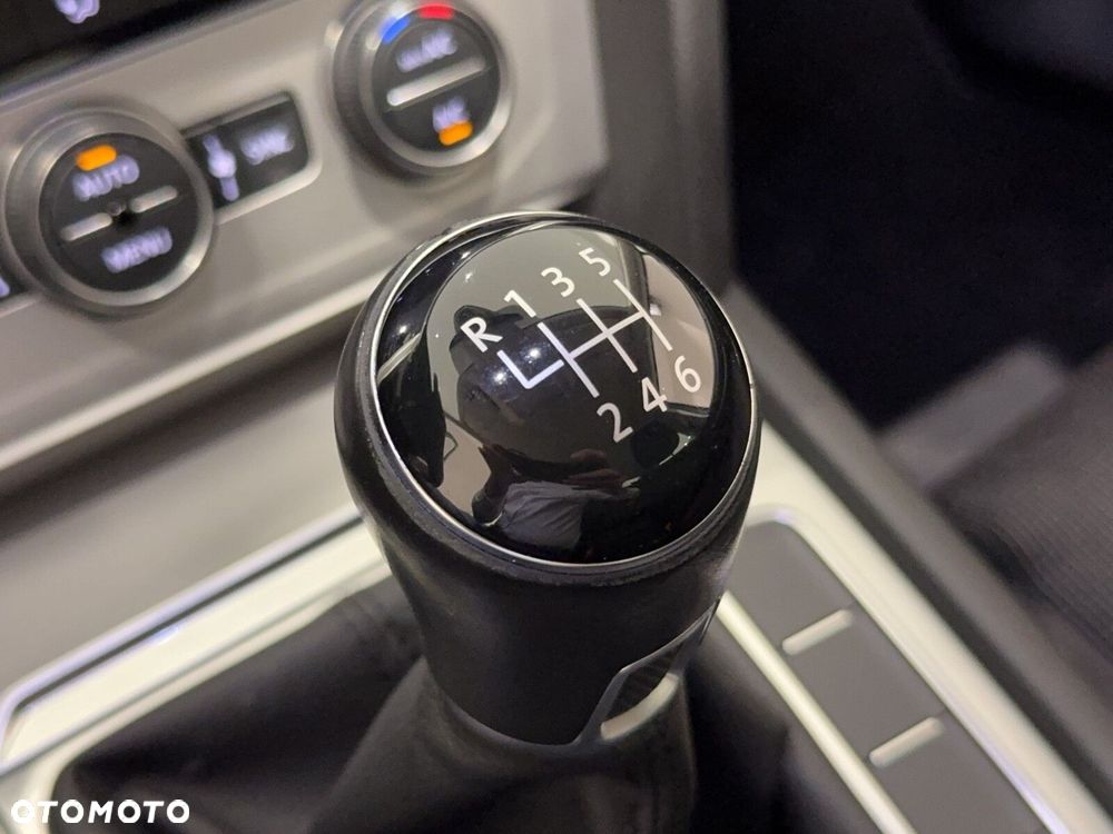 Volkswagen Passat 2.0 TDI SCR Comfortline - 31