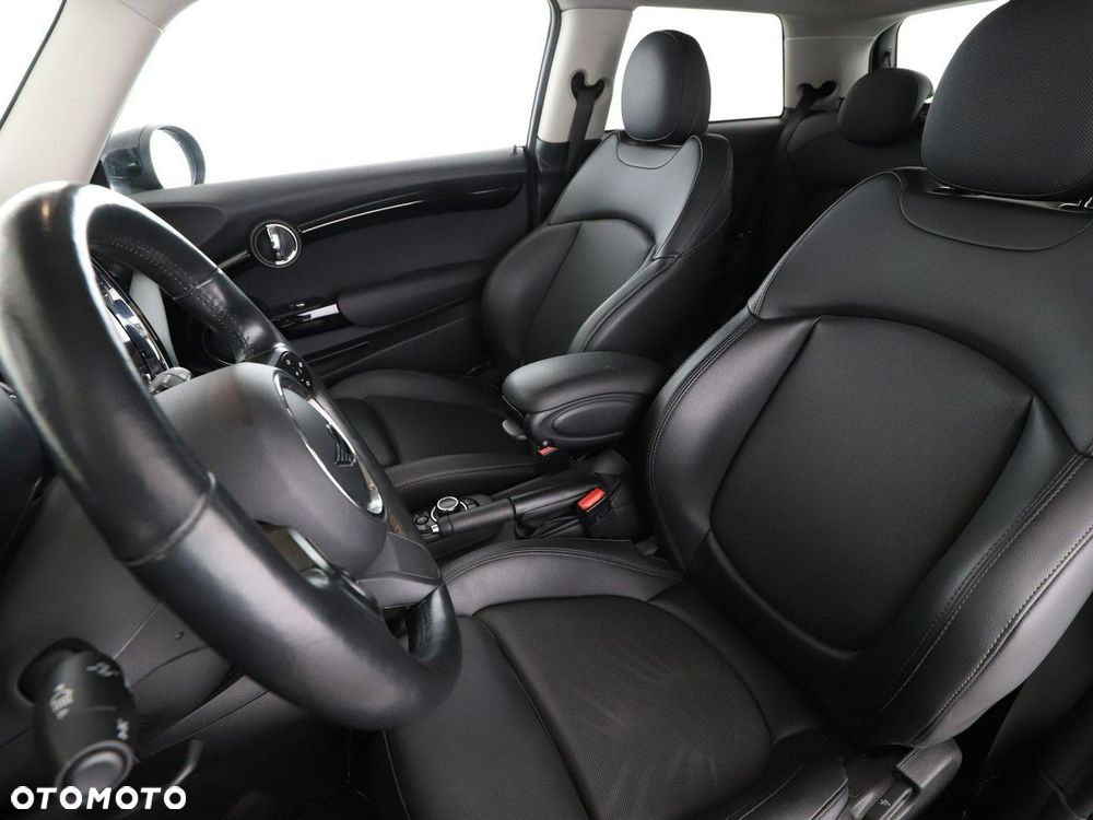 MINI Cooper Essential Trim - 13