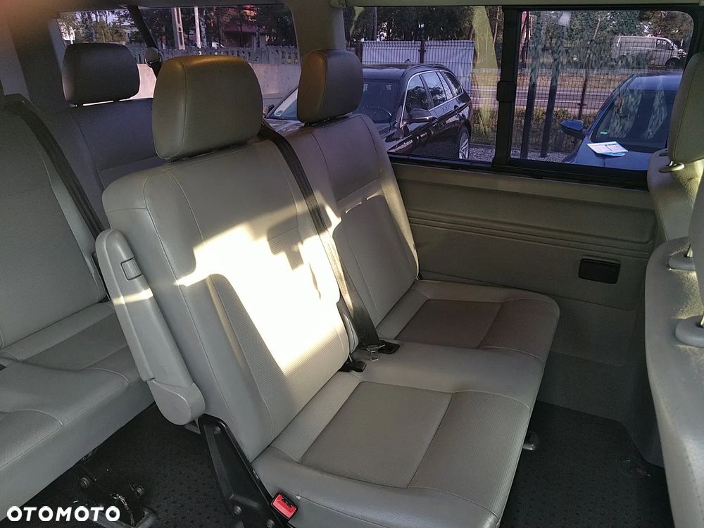 Volkswagen Caravelle - 16