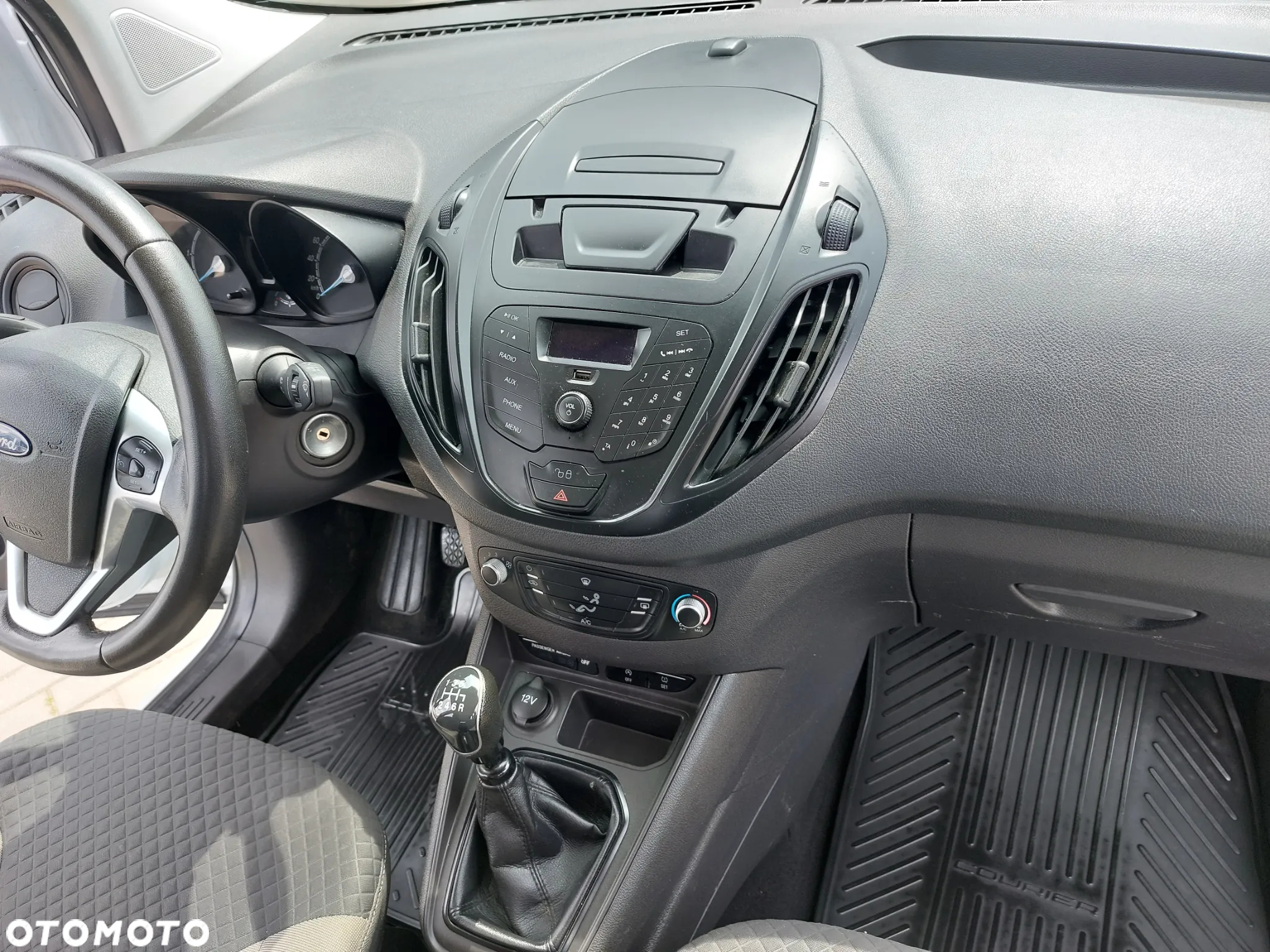Ford Tourneo Courier 1.5 TDCi Trend - 21