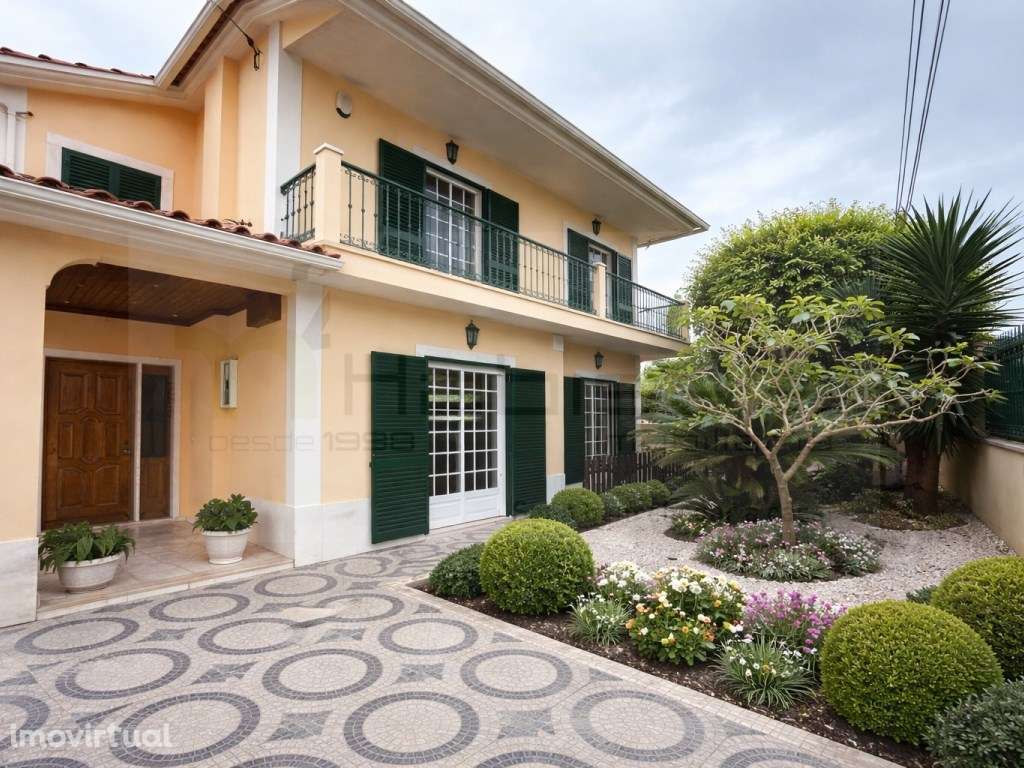 Moradia Isolada T5 com Espaço Exterior e Potencial para Piscina - Grande imagem: 3/19