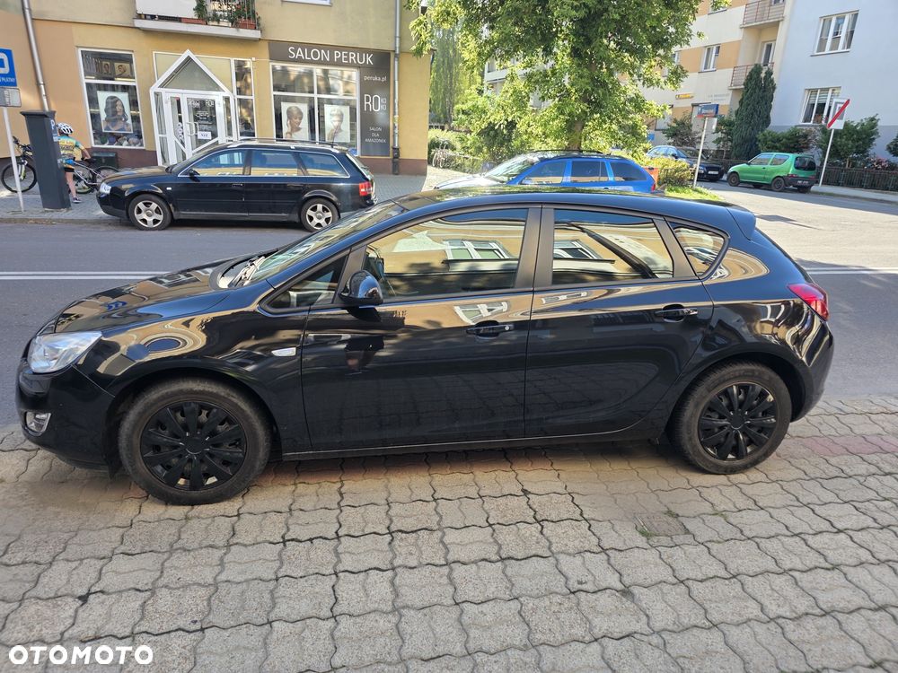 Opel Astra 2011 photo 5