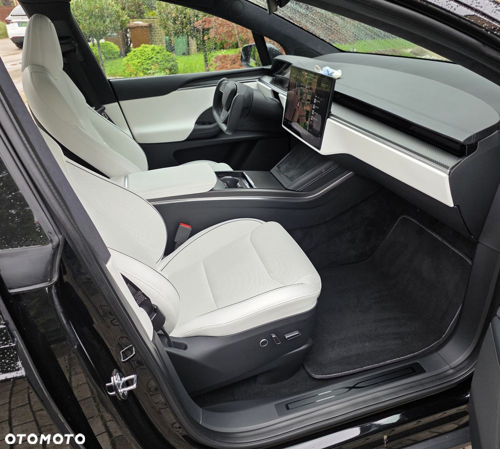 Tesla Model X - 8