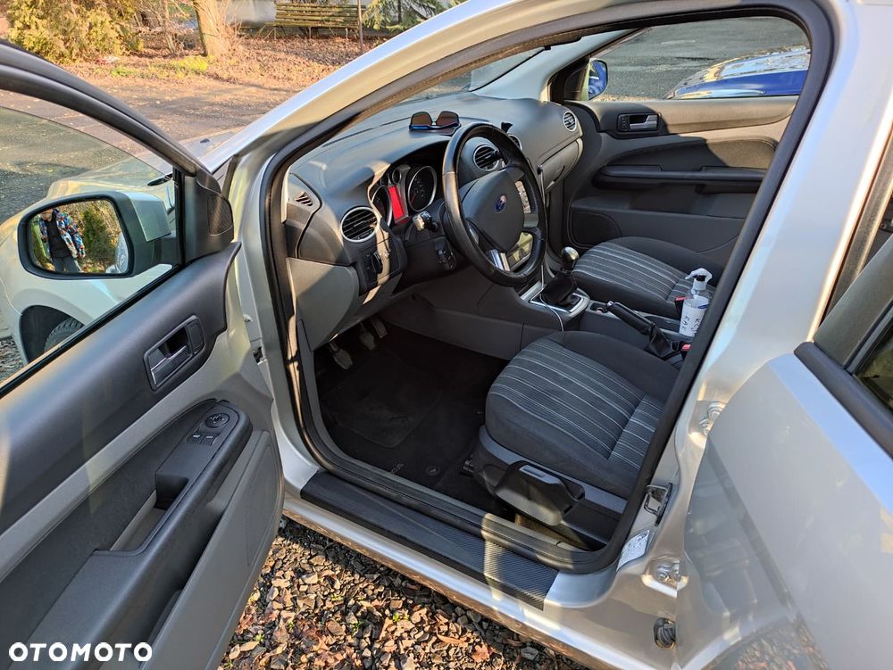 Ford Focus 1.6 16V Trend - 15