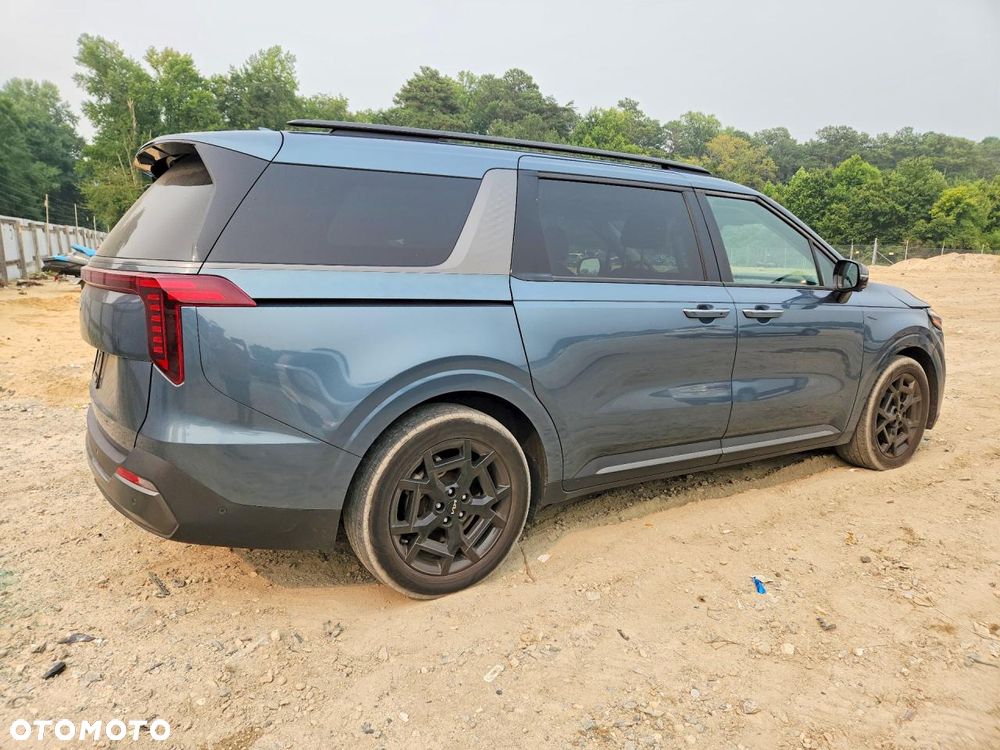 Kia Carnival - 4