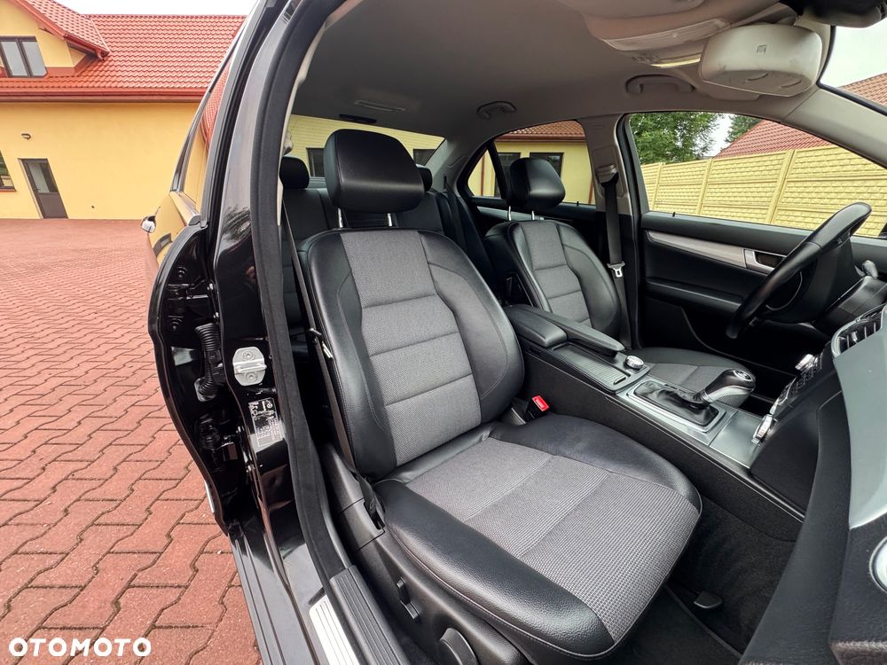 Mercedes-Benz Klasa C 180 BlueEFFICIENCY 7G-TRONIC Avantgarde - 29