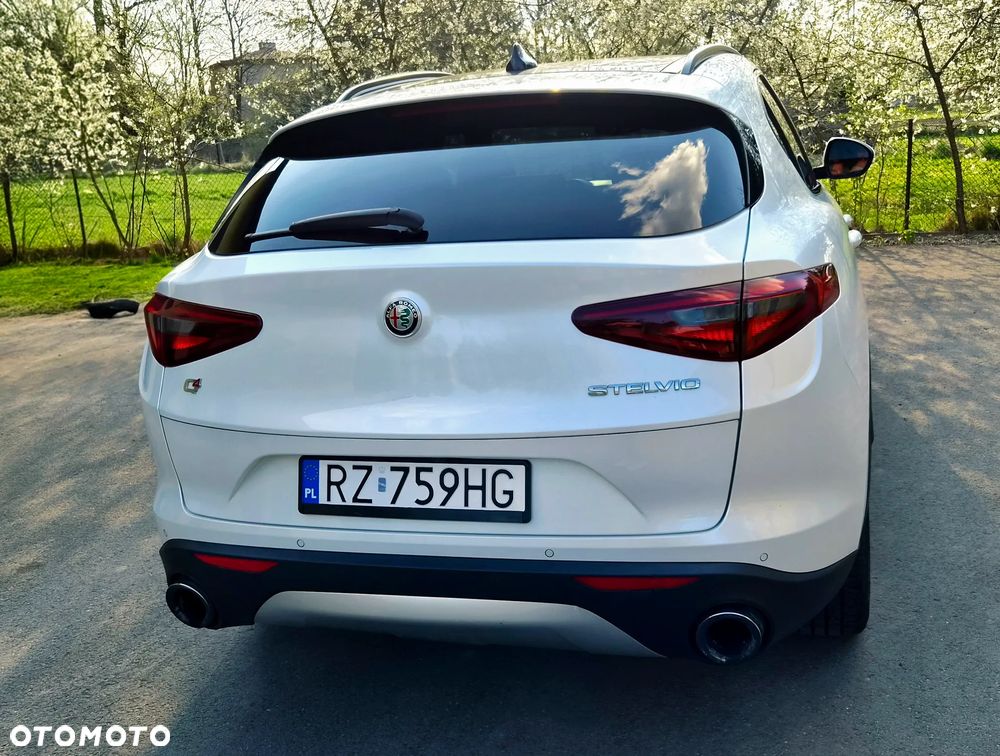Alfa Romeo Stelvio 2.0 Turbo 16V AT8-Q4 Veloce Ti - 6