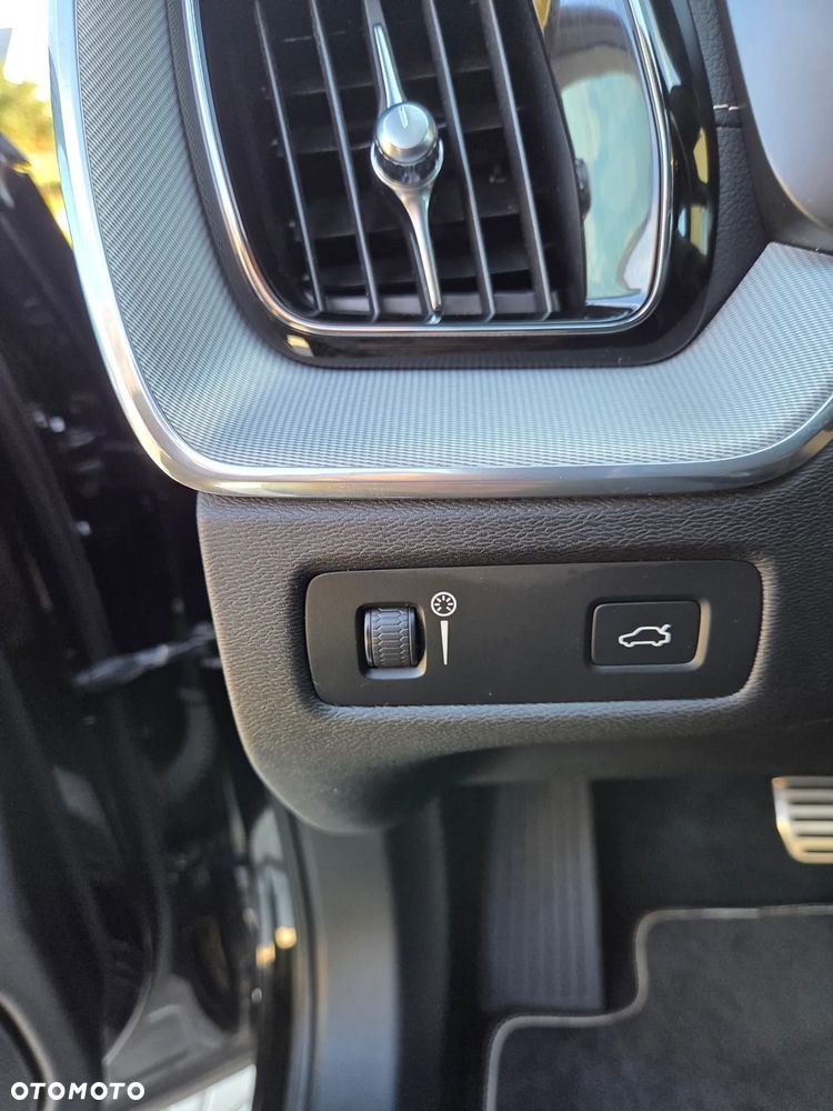 Volvo XC 60 D4 AWD R-Design - 29