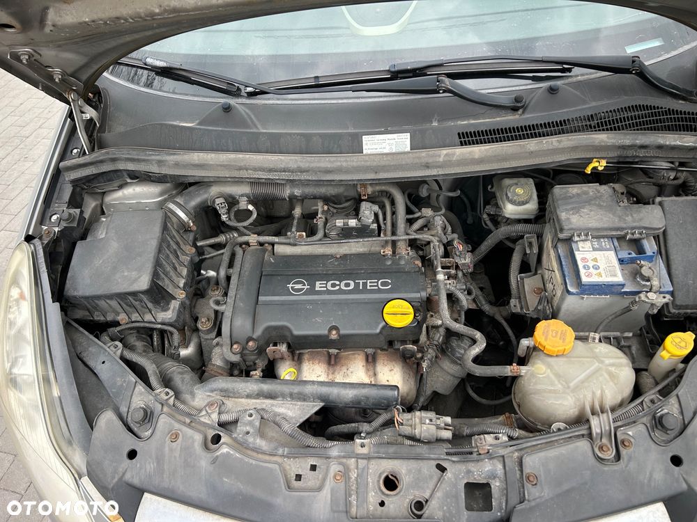 Opel Corsa 1.2 16V Cosmo - 12