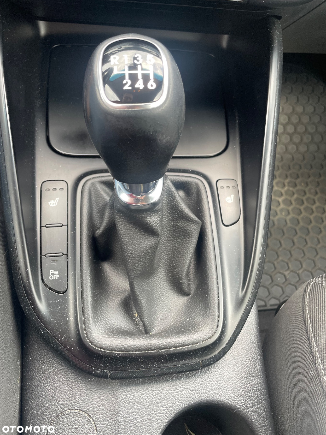 Kia Carens 1.6 GDI L - 17