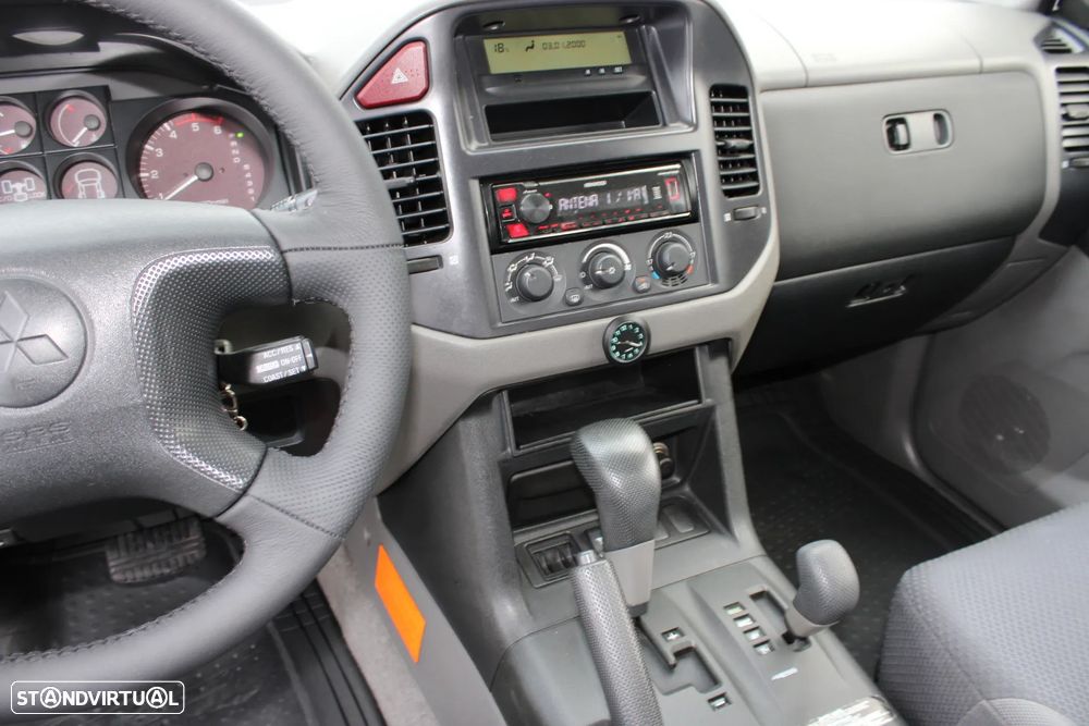 Mitsubishi Pajero 3.2 DI-D GLS ABS+CA - 13