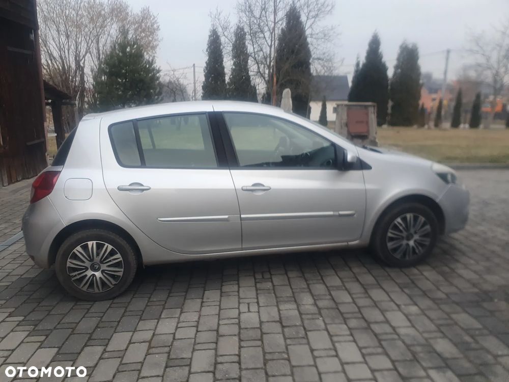 Renault Clio - 2