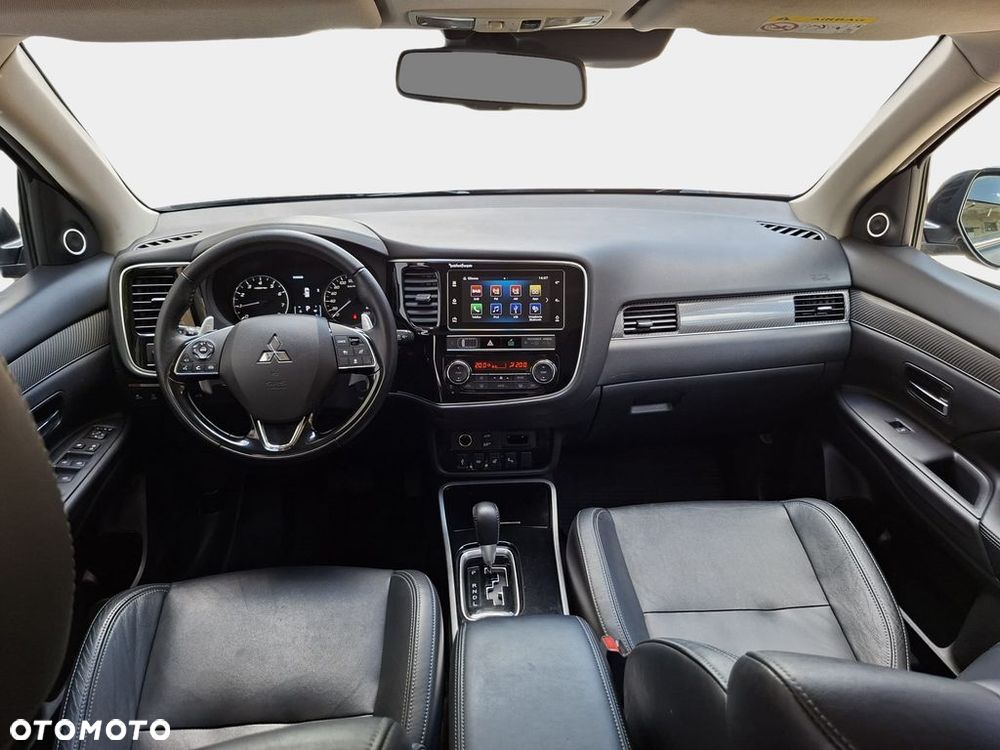 Mitsubishi Outlander 2.0 Instyle + 4WD CVT - 9