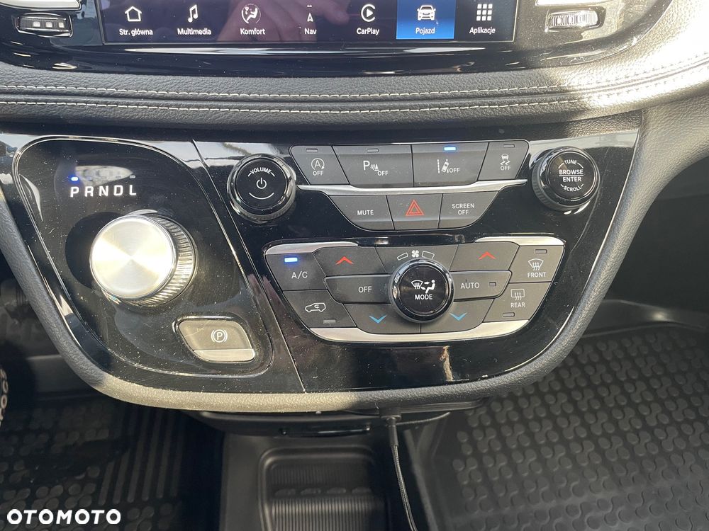 Chrysler Pacifica - 33