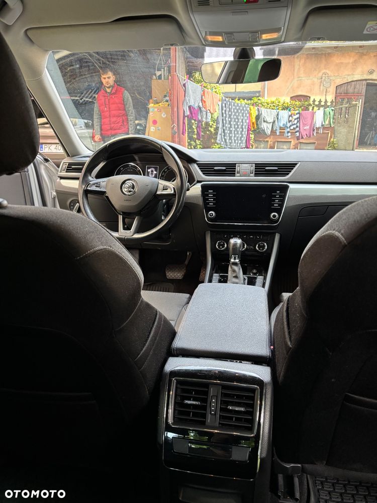 Skoda Superb 2.0 TDI Ambition DSG - 9
