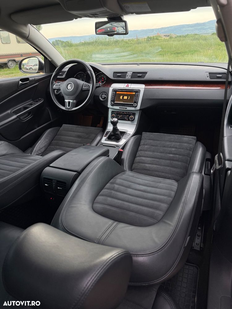 Volkswagen Passat 2.0 TDI DPF Highline - 11