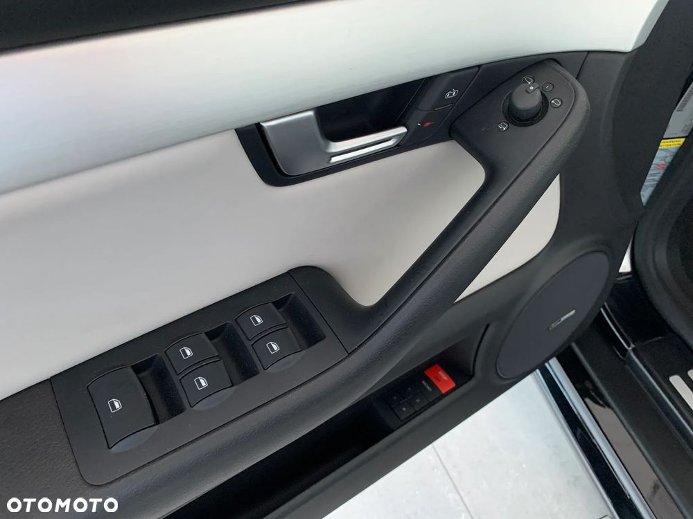 Audi RS4 Limousine ver-standard - 35