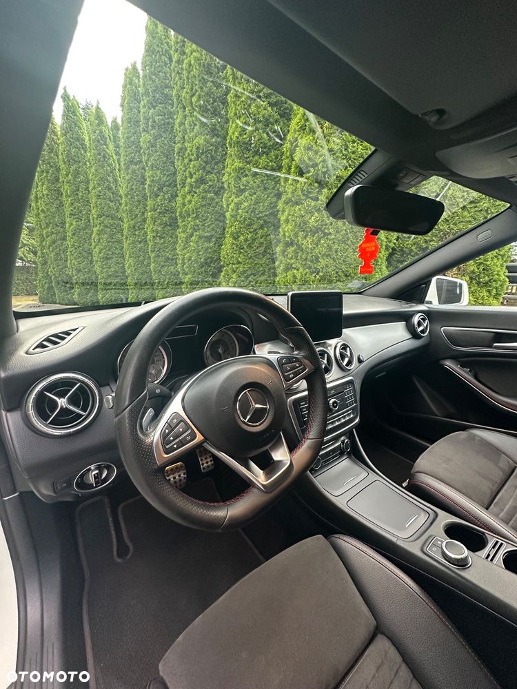 Mercedes-Benz CLA 200 7G-DCT - 18