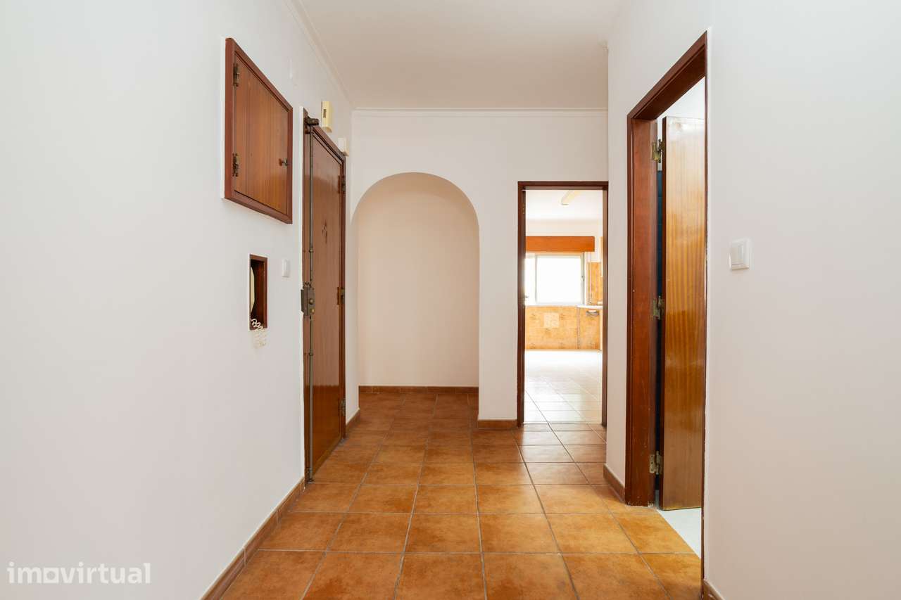 Apartamento T2 em Massama com boas areas - Grande imagem: 4/24