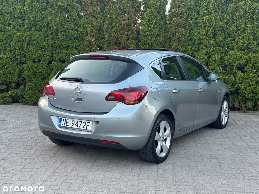 Opel Astra 1.6 Design Edition - 12