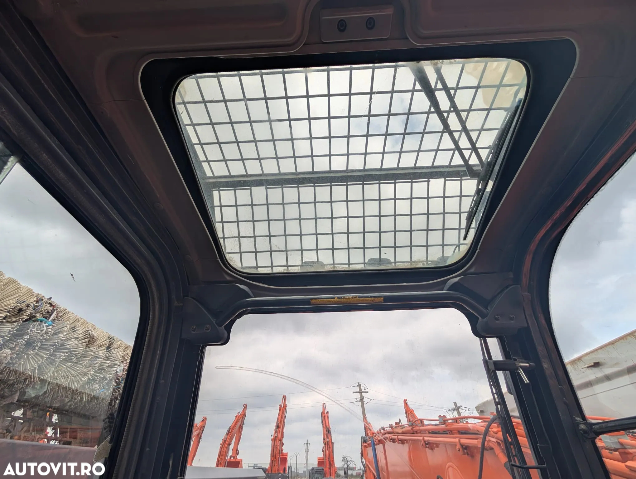 Hitachi EXCAVATOR PETRU DEMOLARI brate la 21m, 37t, 3 brate, cupla rapida, inst picon, inst rotire, 8.209h, ZX350-3, an 2006, senile 70% bune, AC, computer 96900 EUR+Tva - 16