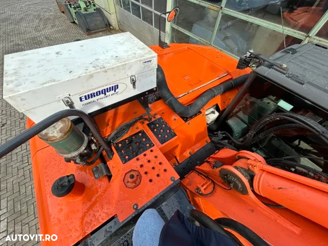 Hitachi ZX 225USLC-5B - 12